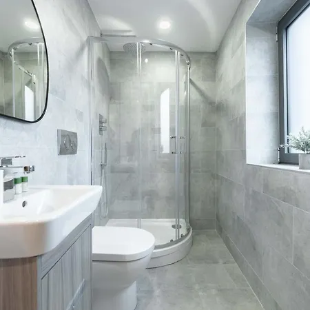 Luxury 3-bed, 3-bath Penthouse - Leeds Centre - Underground Parking Leeds (West Yorkshire)