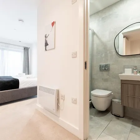 شقة Luxury 3-bed, 3-bath Penthouse - Leeds Centre - Underground Parking ليدز