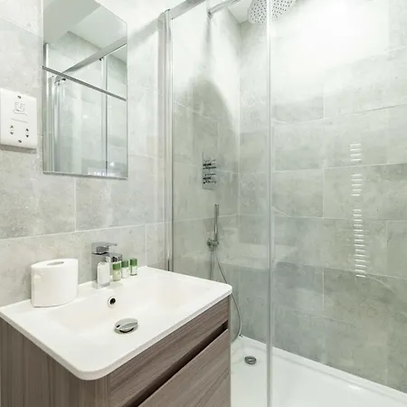 شقة Luxury 3-bed, 3-bath Penthouse - Leeds Centre - Underground Parking