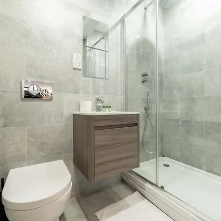 شقة Luxury 3-bed, 3-bath Penthouse - Leeds Centre - Underground Parking ليدز