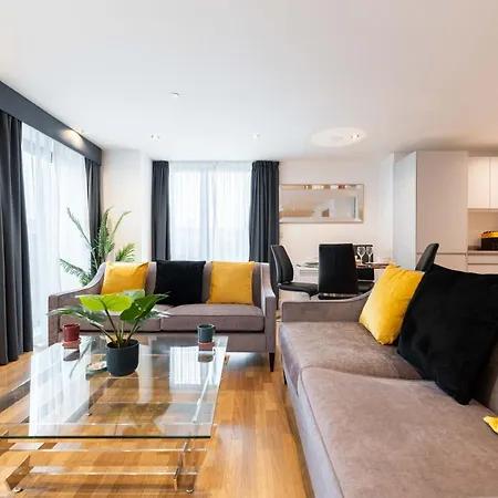 Luxury 3-bed, 3-bath Penthouse - Leeds Centre - Underground Parking شقة *