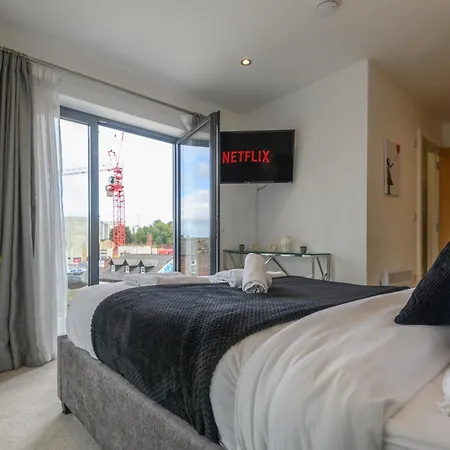 شقة Luxury 3-bed, 3-bath Penthouse - Leeds Centre - Underground Parking *