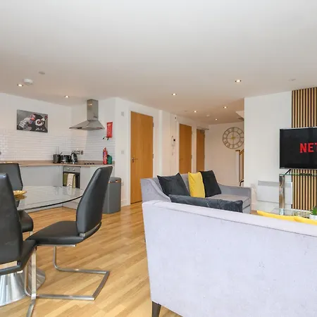شقة Luxury 3-bed, 3-bath Penthouse - Leeds Centre - Underground Parking *