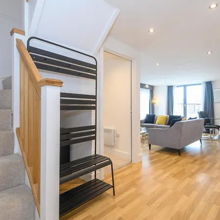 Luxury 3-bed, 3-bath Penthouse - Leeds Centre - Underground Parking شقة *
