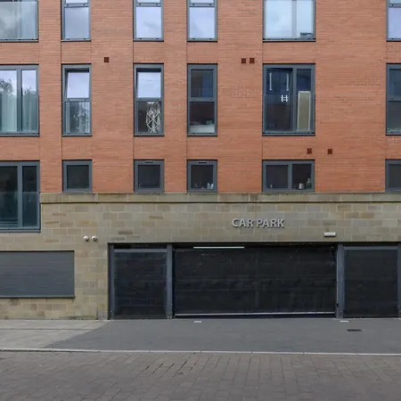 شقة Luxury 3-bed, 3-bath Penthouse - Leeds Centre - Underground Parking *
