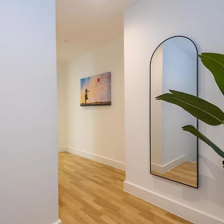 Luxury 3-bed, 3-bath Penthouse - Leeds Centre - Underground Parking شقة ليدز