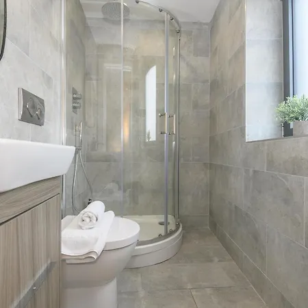 شقة Luxury 3-bed, 3-bath Penthouse - Leeds Centre - Underground Parking