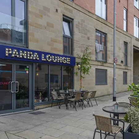 شقة Luxury 3-bed, 3-bath Penthouse - Leeds Centre - Underground Parking ليدز