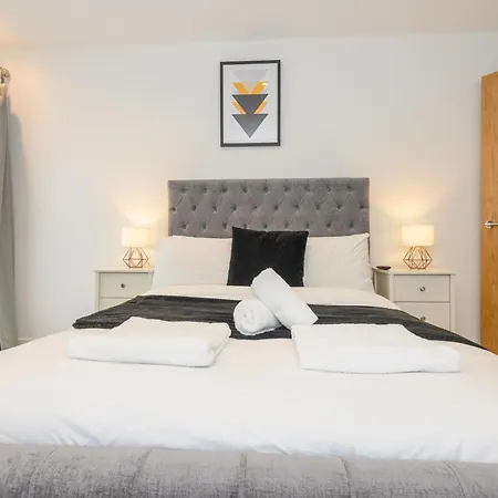Apartment Luxury 3-bed, 3-bath Penthouse - Leeds Centre - Underground Parking *
