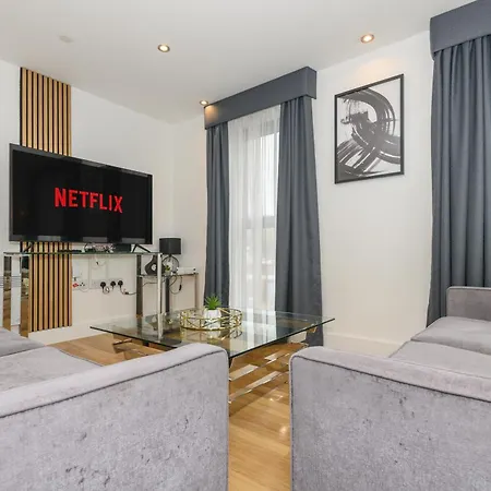 شقة Luxury 3-bed, 3-bath Penthouse - Leeds Centre - Underground Parking ليدز