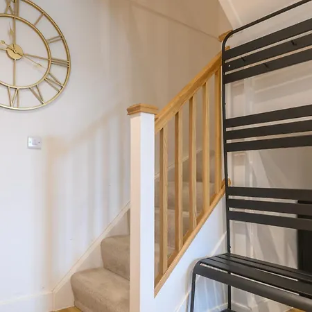 Luxury 3-bed, 3-bath Penthouse - Leeds Centre - Underground Parking