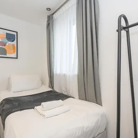 Luxury 3-bed, 3-bath Penthouse - Leeds Centre - Underground Parking شقة *