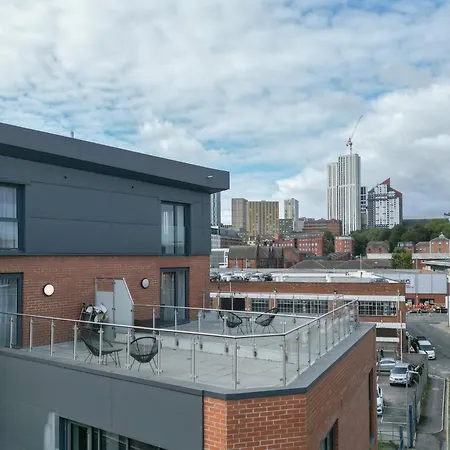 شقة Luxury 3-bed, 3-bath Penthouse - Leeds Centre - Underground Parking *