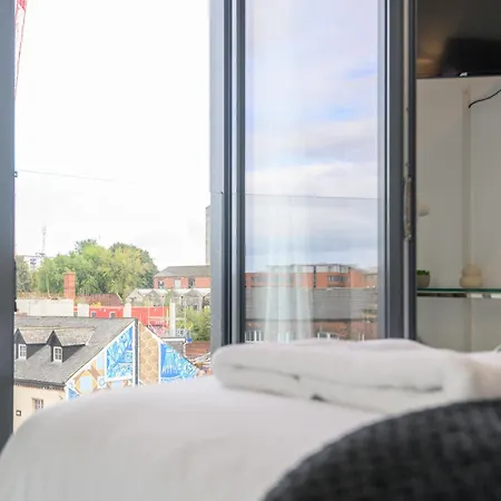 شقة Luxury 3-bed, 3-bath Penthouse - Leeds Centre - Underground Parking
