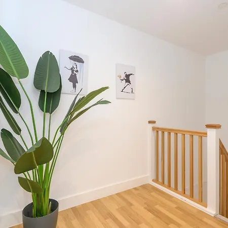 Luxury 3-bed, 3-bath Penthouse - Leeds Centre - Underground Parking شقة *