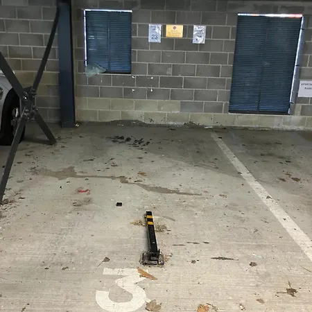 Luxury 3-bed, 3-bath Penthouse - Leeds Centre - Underground Parking شقة ليدز